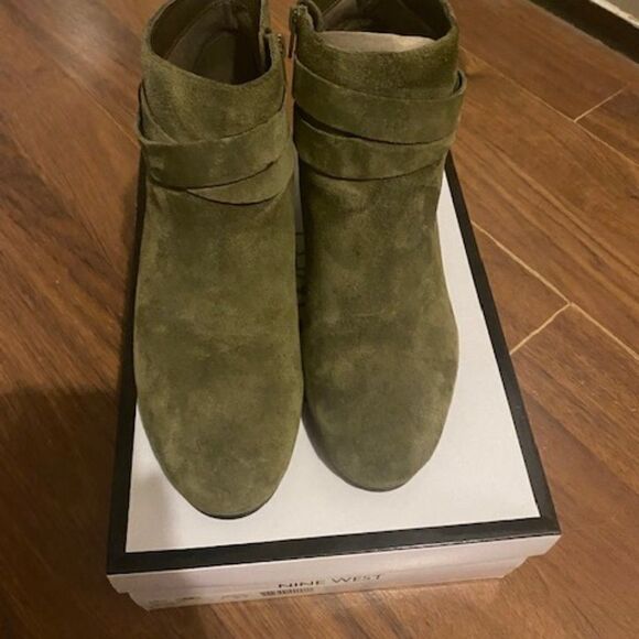 Nine West 7Lina Wedge Dark Green Suede booties, size 10 1/2 - Picture 1 of 10